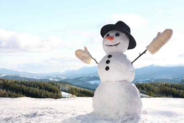 Wie man einen klassischen Schneemann baut