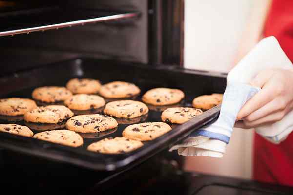 Como limpar as folhas de biscoitos