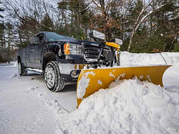 Comment embaucher le meilleur service de renvoi de neige après avoir fouillé «le retrait de la neige près de moi»