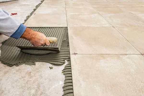 Les meilleurs services d'installation de plancher de carreaux de 2023